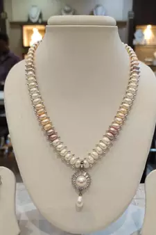 Multicolor pearl necklaces