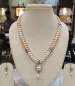 Multicolor pearl necklaces