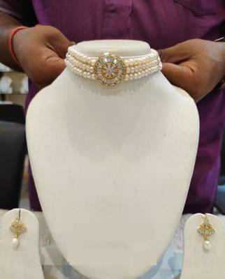 White pearl chokers 1