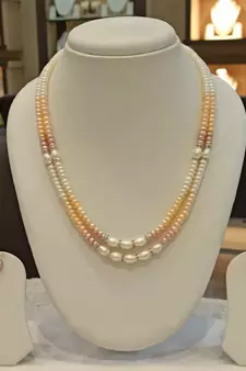 Multicolor pearl necklaces