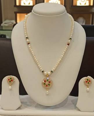 Multicolor pearl necklaces 1