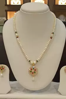Multicolor pearl necklaces