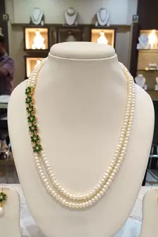 Multicolor pearl necklaces