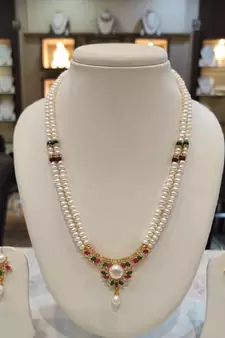 Multicolor pearl necklaces