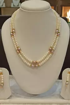 Multicolor pearl necklaces
