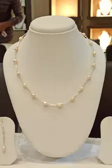 Multicolor pearl necklaces
