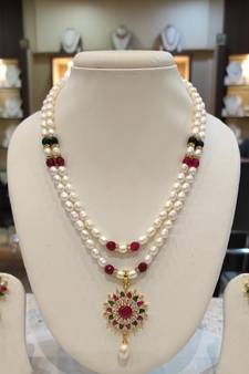 Multicolor pearl necklaces
