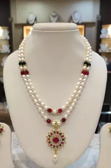 Multicolor pearl necklaces