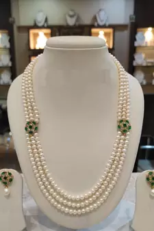 Multicolor pearl necklaces