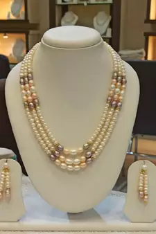 Multicolor pearl necklaces