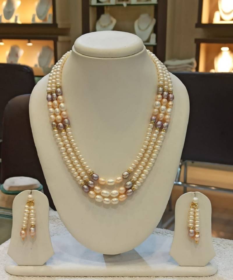 Multicolor pearl necklaces