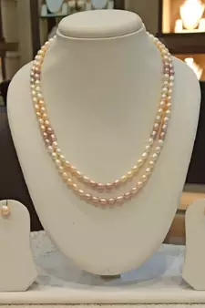 Multicolor pearl necklaces