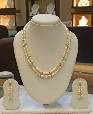 White pearl necklaces 1