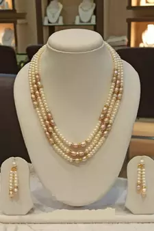 Multicolor pearl necklaces