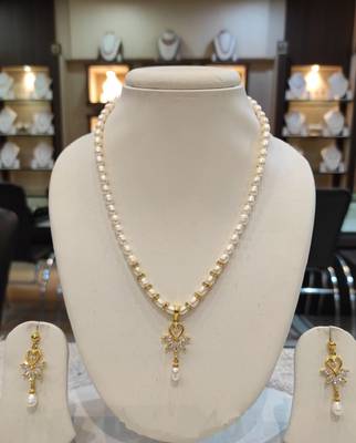 White pearl necklaces 1