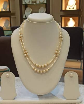 White pearl necklaces 1