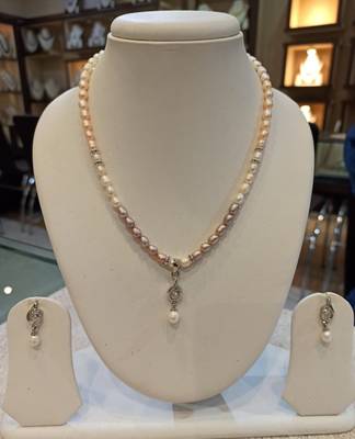 Multicolor pearl necklaces 1