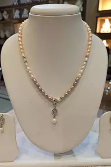 Multicolor pearl necklaces