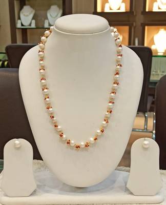 White pearl necklaces 1