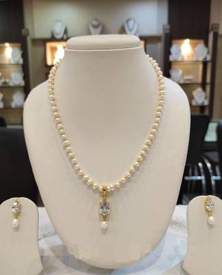 White pearl necklaces 1