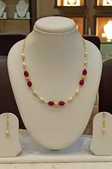 Multicolor pearl necklaces