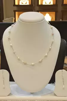 Multicolor pearl necklaces