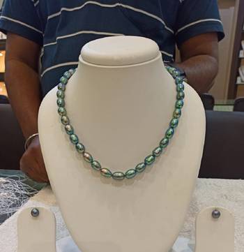 Blue pearl necklaces 1