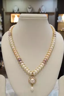 Multicolor pearl necklaces