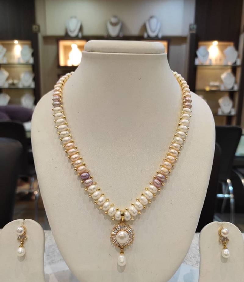 Multicolor pearl necklaces