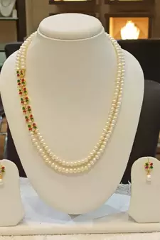 Multicolor pearl necklaces
