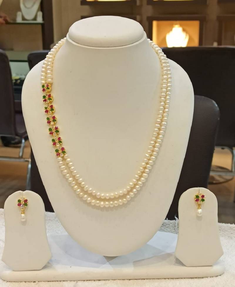 Multicolor pearl necklaces