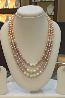 Multicolor pearl necklaces