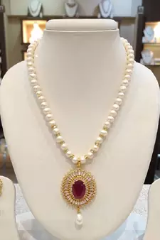 Multicolor pearl necklaces