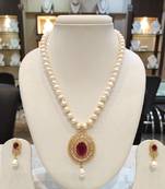 Multicolor pearl necklaces