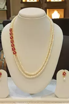 Multicolor pearl necklaces