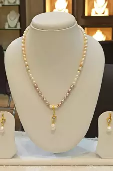 Multicolor pearl necklaces