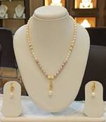 Multicolor pearl necklaces