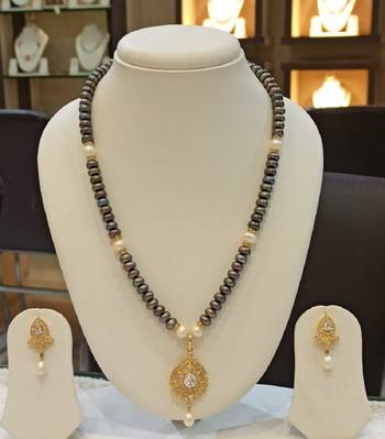 Multicolor pearl necklaces 1