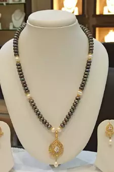 Multicolor pearl necklaces