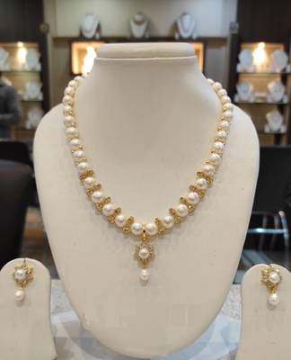 White pearl necklaces 1