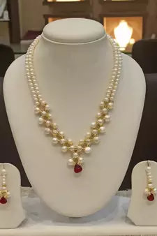 Multicolor pearl necklaces