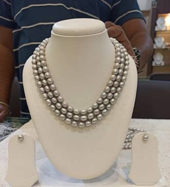 Grey pearl necklaces 1