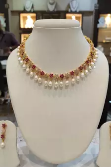 Multicolor pearl necklaces