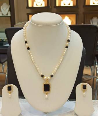 Multicolor pearl necklaces 1