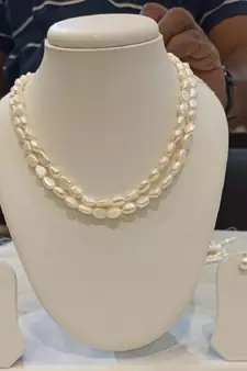 White mother of pearl necklaces