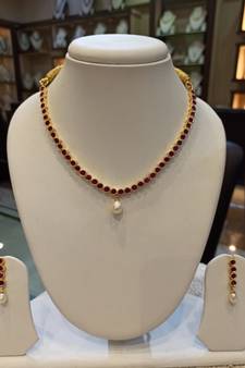 Multicolor pearl necklaces