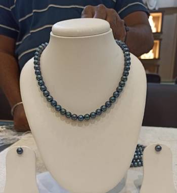 Blue pearl necklaces 1