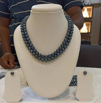 Blue pearl necklaces 1