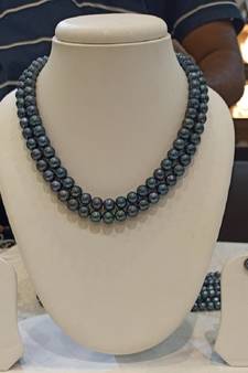 Blue pearl necklaces