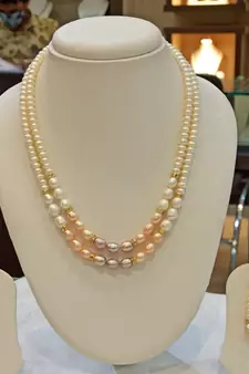 Multicolor pearl necklaces